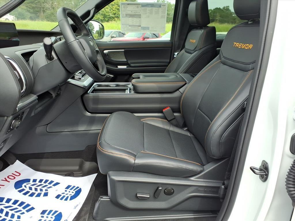 new 2025 Ford Expedition car, priced at $77,667