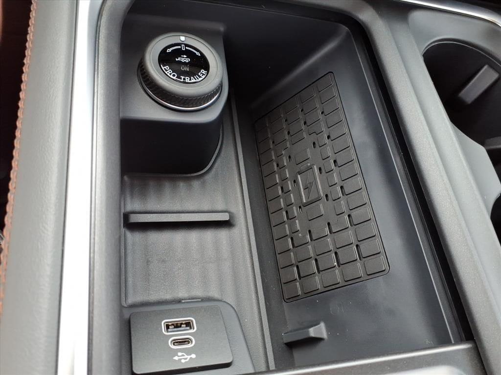 new 2025 Ford Expedition car, priced at $69,431