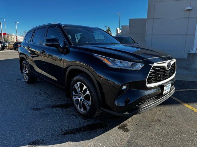 used 2020 Toyota Highlander car, priced at $27,995