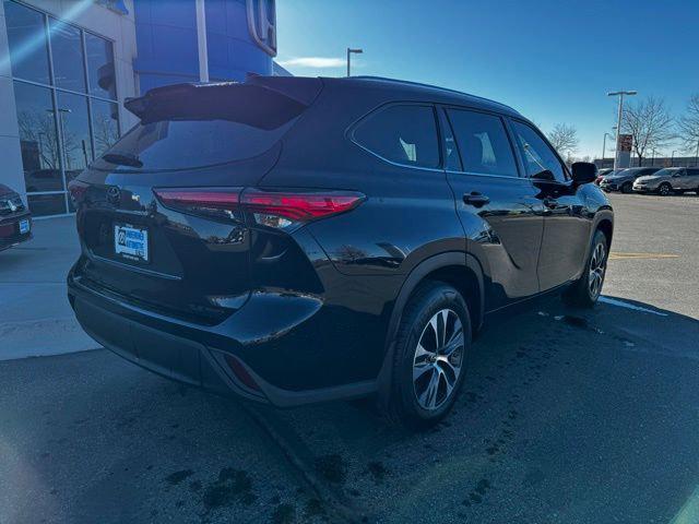 used 2020 Toyota Highlander car, priced at $27,995