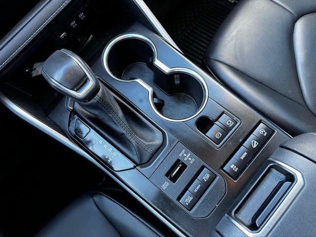 used 2020 Toyota Highlander car, priced at $27,995