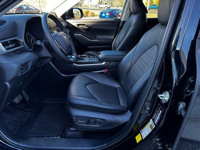 used 2020 Toyota Highlander car, priced at $27,995