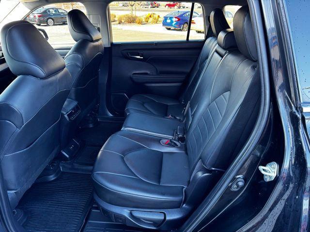 used 2020 Toyota Highlander car, priced at $27,995