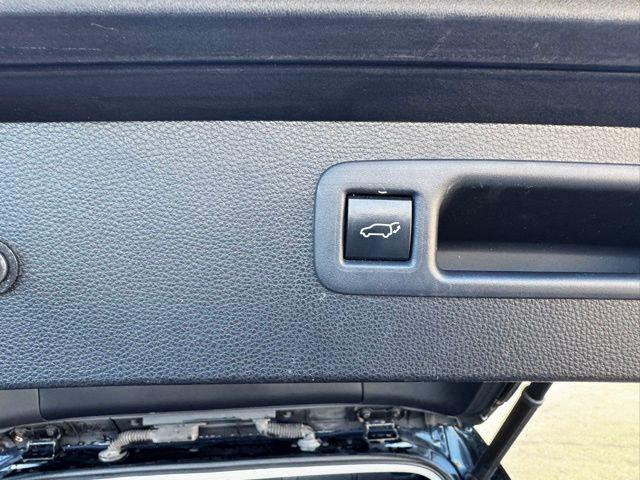 used 2020 Toyota Highlander car, priced at $27,995