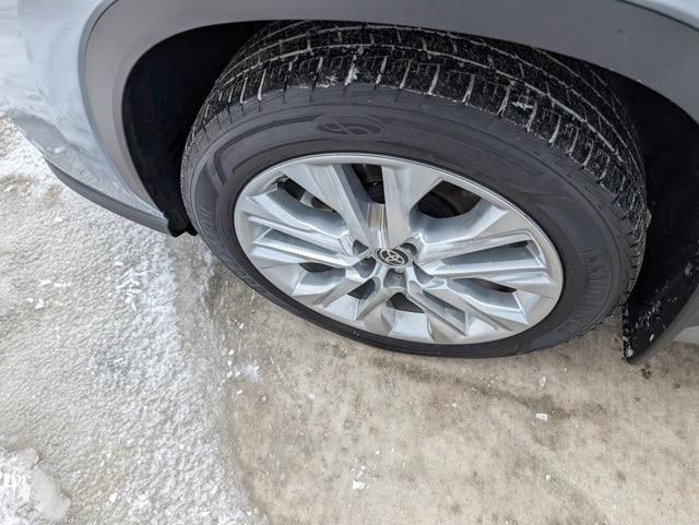 used 2021 Toyota Highlander Hybrid car, priced at $28,113