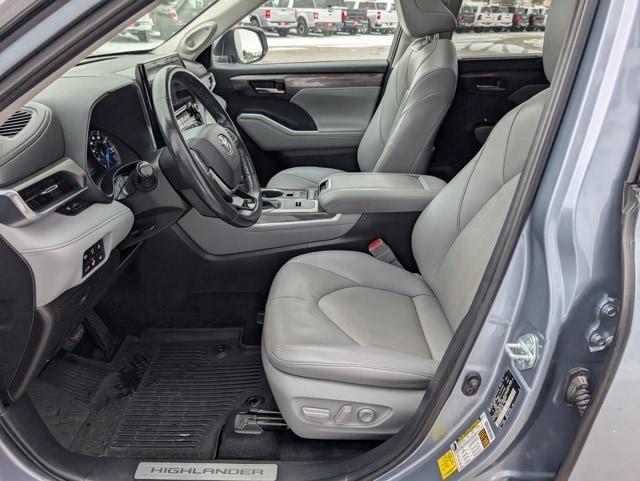 used 2021 Toyota Highlander Hybrid car, priced at $28,113