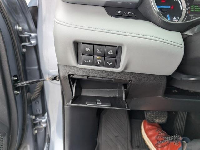 used 2021 Toyota Highlander Hybrid car, priced at $28,113