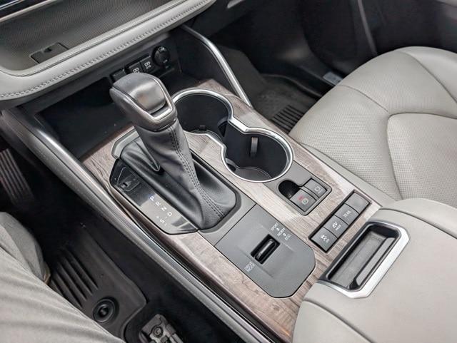 used 2021 Toyota Highlander Hybrid car, priced at $28,113