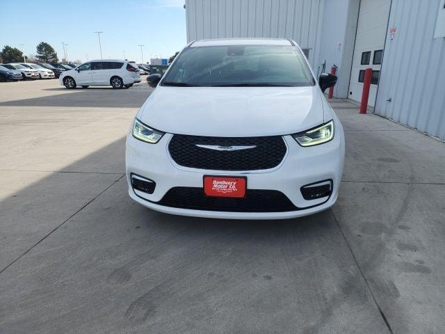 new 2026 Chrysler Pacifica car, priced at $43,524