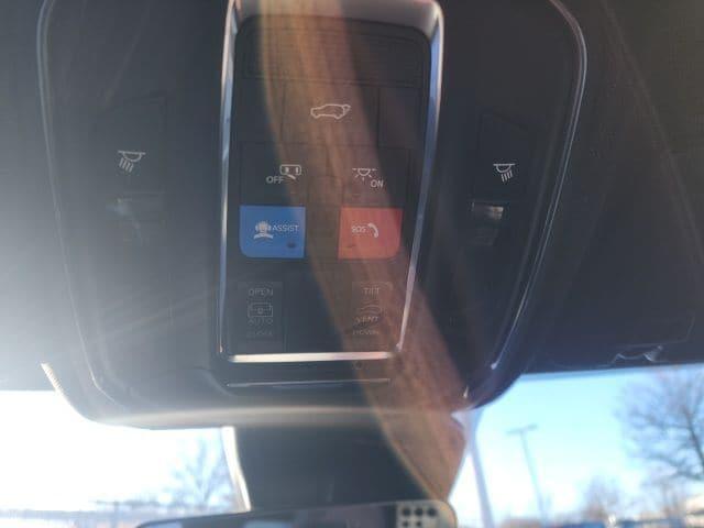 new 2025 Jeep Grand Cherokee car, priced at $39,928