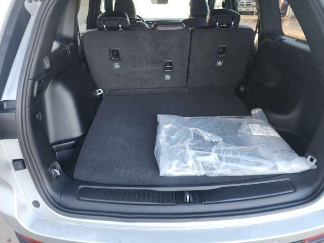 new 2025 Jeep Grand Cherokee car, priced at $39,928