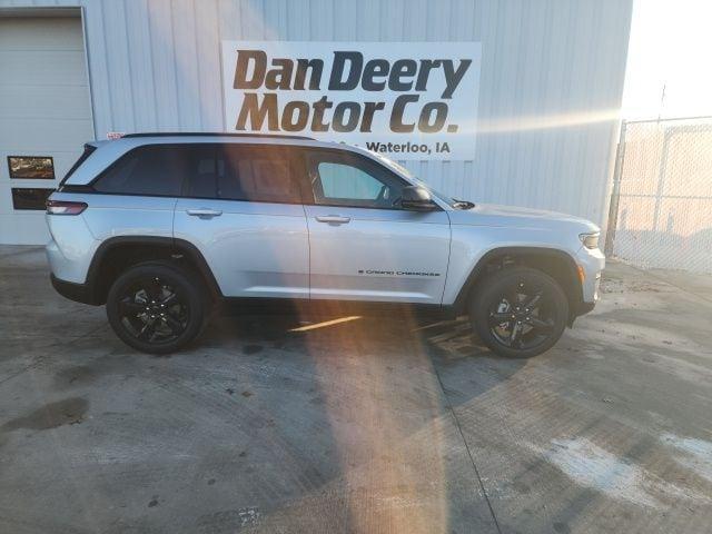 new 2025 Jeep Grand Cherokee car, priced at $39,928