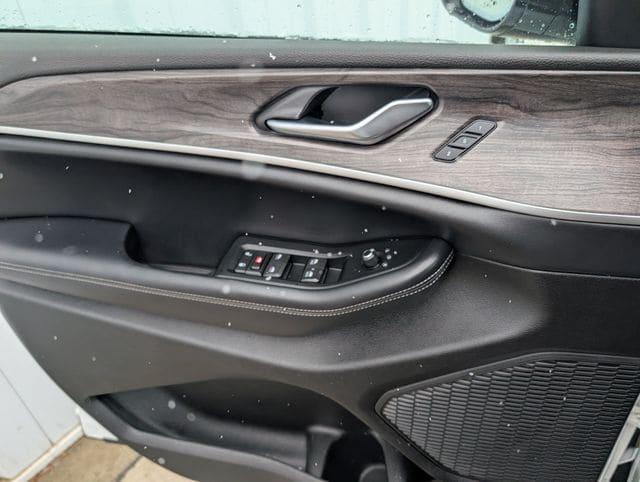 used 2024 Jeep Grand Cherokee L car, priced at $30,740