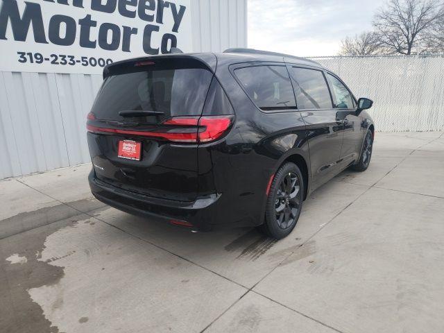 new 2026 Chrysler Pacifica car, priced at $41,838