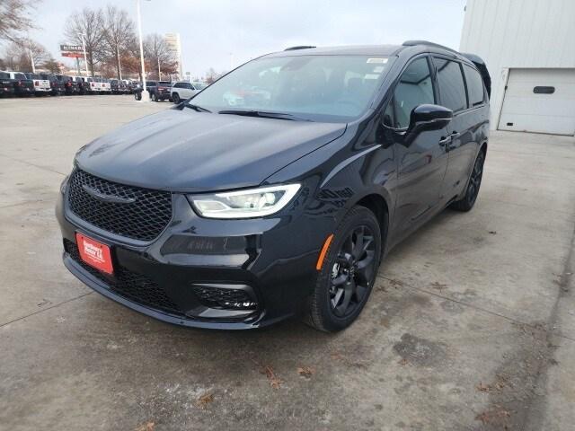 new 2026 Chrysler Pacifica car, priced at $41,080