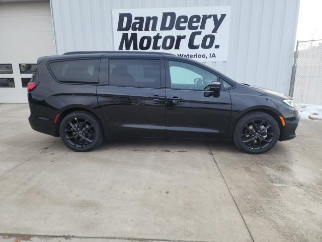 new 2026 Chrysler Pacifica car, priced at $41,080
