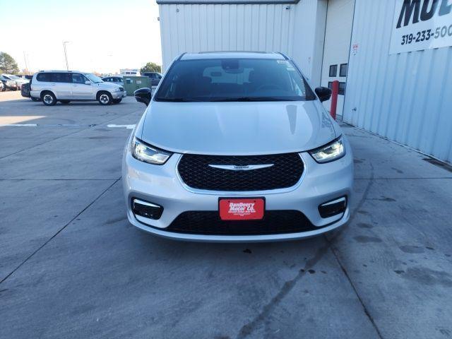 new 2026 Chrysler Pacifica car, priced at $47,581