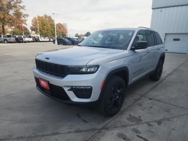 new 2025 Jeep Grand Cherokee car, priced at $41,102
