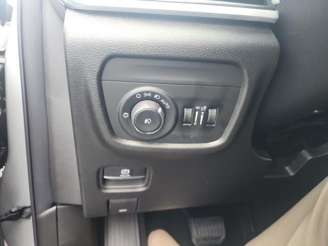 new 2025 Jeep Grand Cherokee car, priced at $41,102