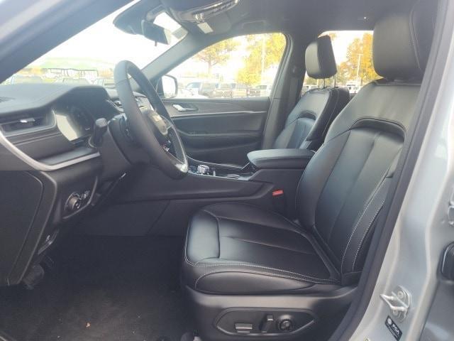 new 2025 Jeep Grand Cherokee car, priced at $41,102