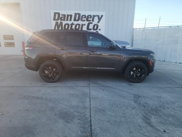 new 2025 Jeep Grand Cherokee car, priced at $41,102