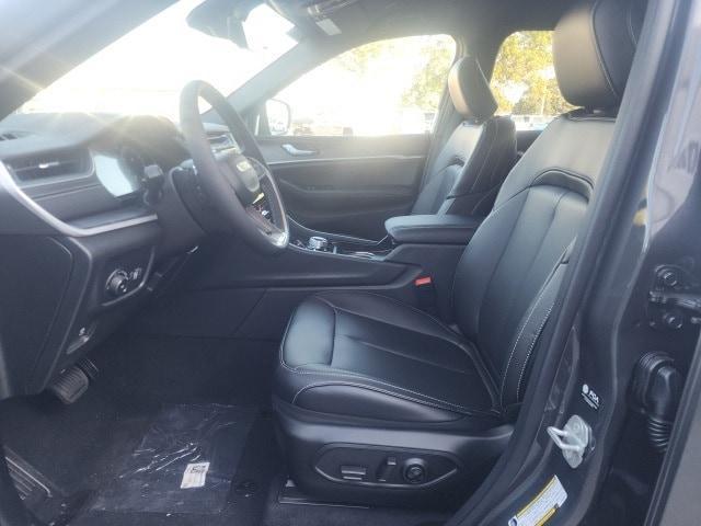 new 2025 Jeep Grand Cherokee car, priced at $41,102