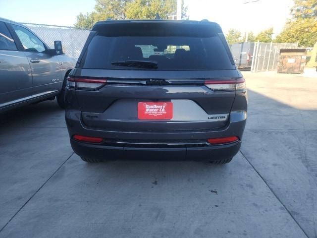 new 2025 Jeep Grand Cherokee car, priced at $41,102