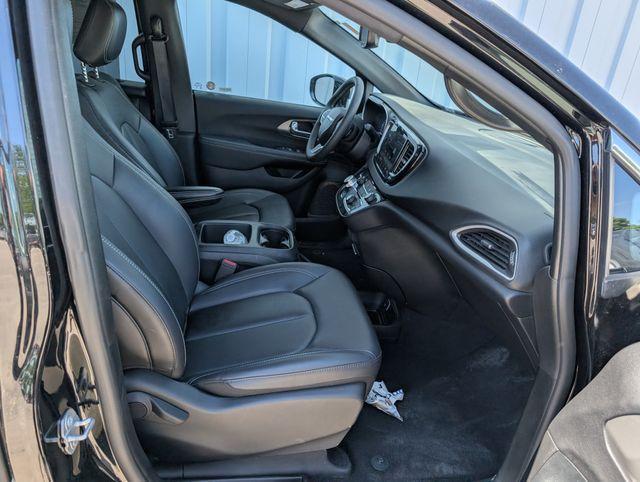 used 2025 Chrysler Pacifica car, priced at $32,101