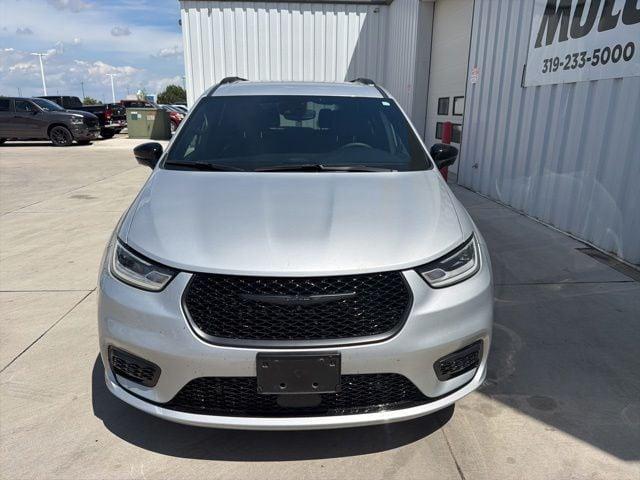 used 2024 Chrysler Pacifica car, priced at $31,995