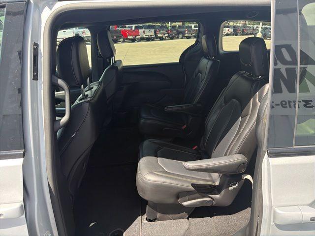 used 2024 Chrysler Pacifica car, priced at $31,995