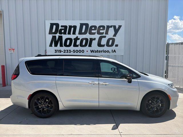 used 2024 Chrysler Pacifica car, priced at $31,995