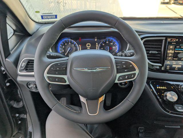used 2025 Chrysler Pacifica car, priced at $33,395