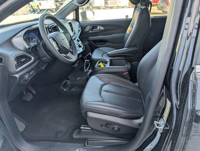 used 2025 Chrysler Pacifica car, priced at $33,395