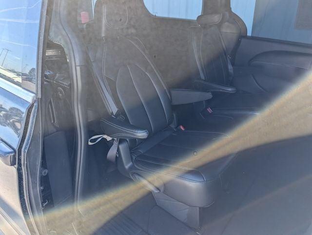 used 2025 Chrysler Pacifica car, priced at $33,395