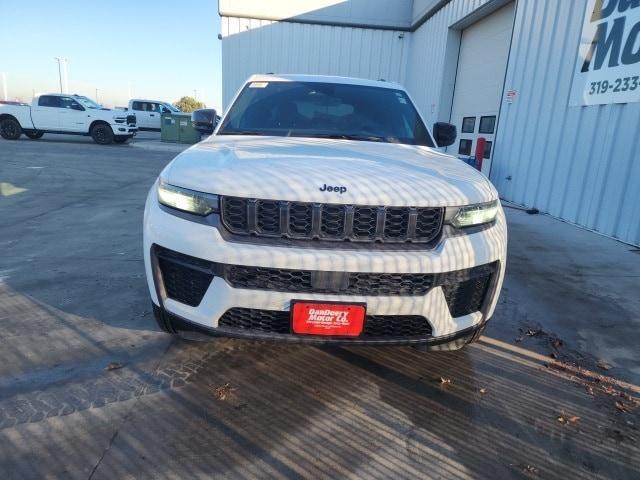 new 2026 Jeep Grand Cherokee car, priced at $45,394