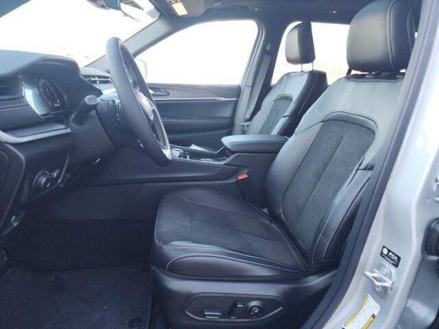 new 2026 Jeep Grand Cherokee car, priced at $45,925