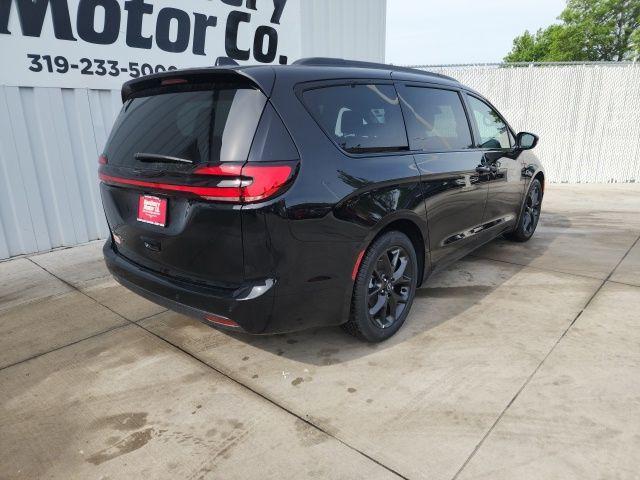 new 2026 Chrysler Pacifica car, priced at $40,716