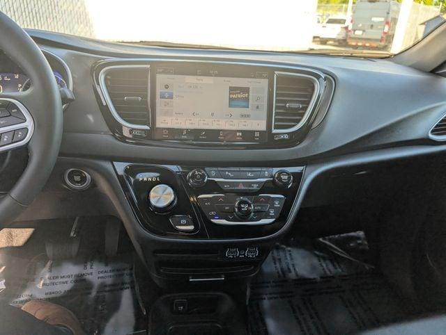 used 2025 Chrysler Pacifica car, priced at $33,200