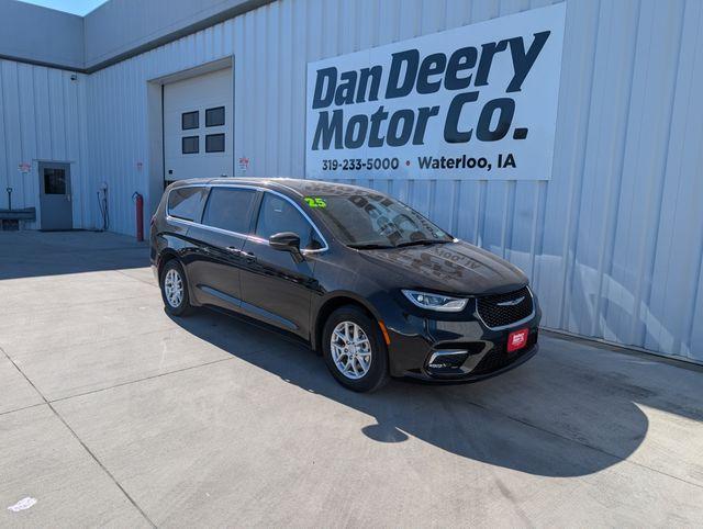 used 2025 Chrysler Pacifica car, priced at $33,200