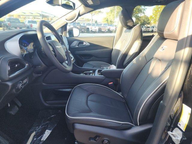 new 2026 Chrysler Pacifica car, priced at $48,426