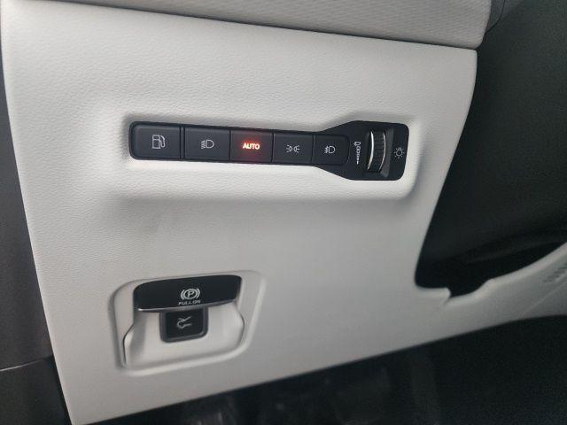 new 2026 Jeep Cherokee car, priced at $40,040