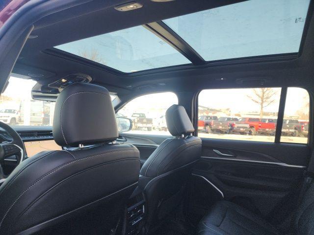 new 2026 Jeep Grand Cherokee car, priced at $51,215