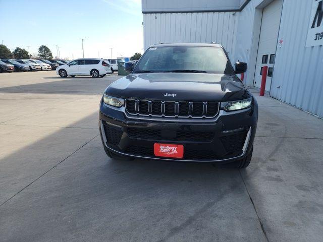 new 2026 Jeep Grand Cherokee car, priced at $40,169