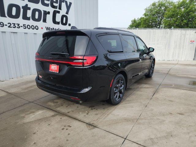 new 2026 Chrysler Pacifica car, priced at $44,747