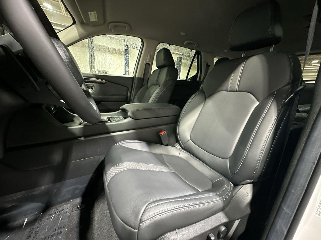 new 2025 Honda Pilot car, priced at $47,240