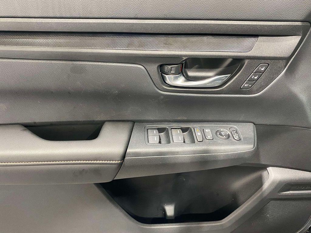 used 2025 Honda CR-V Hybrid car, priced at $35,704