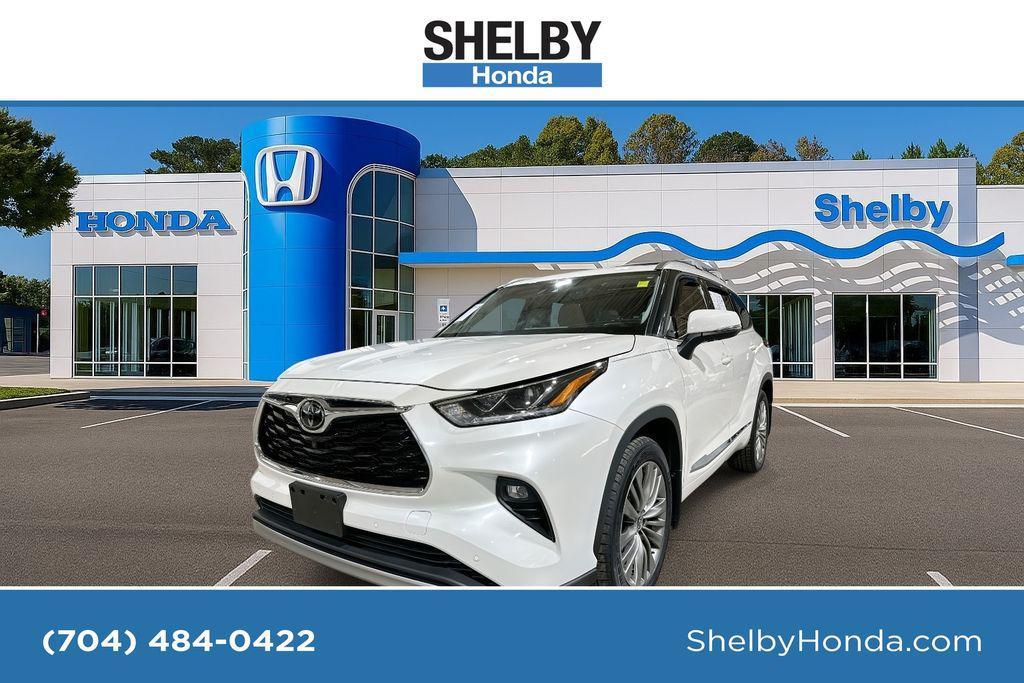 used 2021 Toyota Highlander car, priced at $34,498