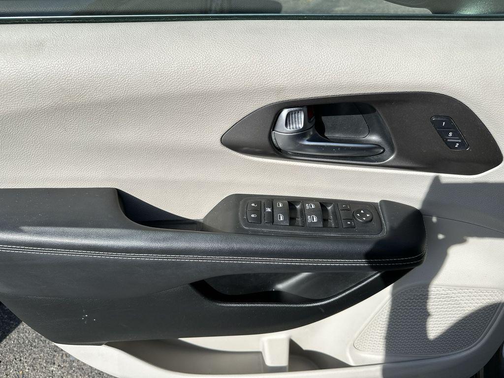 used 2023 Chrysler Pacifica car, priced at $23,877