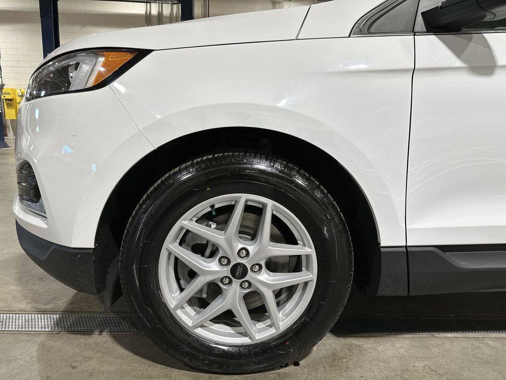 used 2024 Ford Edge car, priced at $20,192