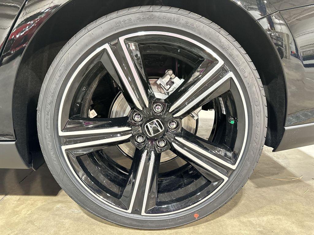 new 2025 Honda Accord Hybrid car, priced at $33,108